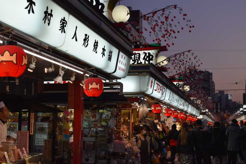 shops_at_night